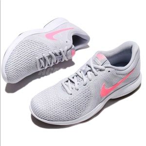 Women’s Revolution 4 Nike sneakers running shoes 908999-016